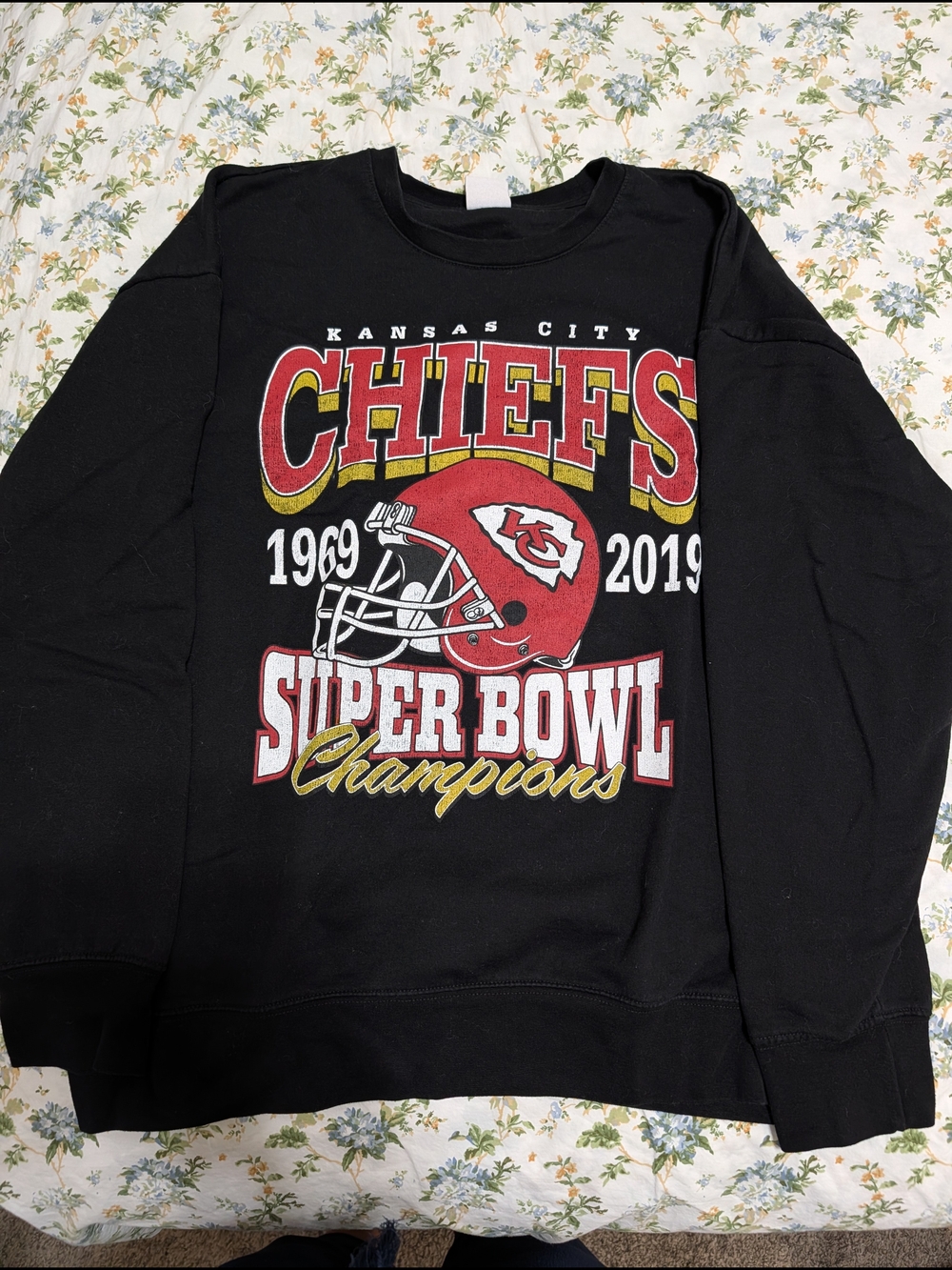 Team Apparel Kansas City Chiefs Black Crewneck with Red and Gold Graphics